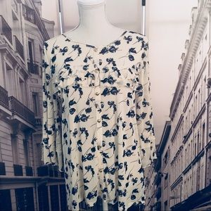 🆕 Ember long-sleeved sheer floral top 💐